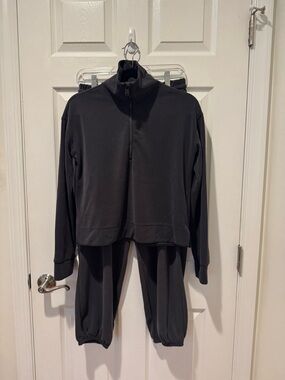 Athleta Seasoft 1/4 zip top with matching mid-rise jogger. Top xs, bot. S petite